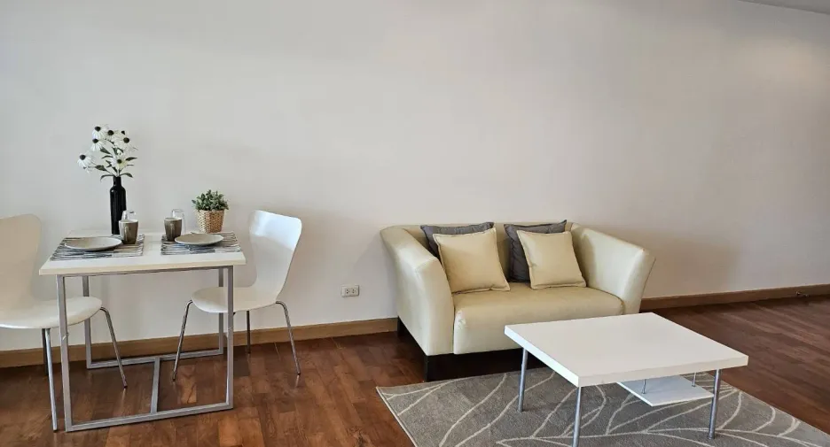 For rent 2 bedrooms condo in Watthana, Bangkok