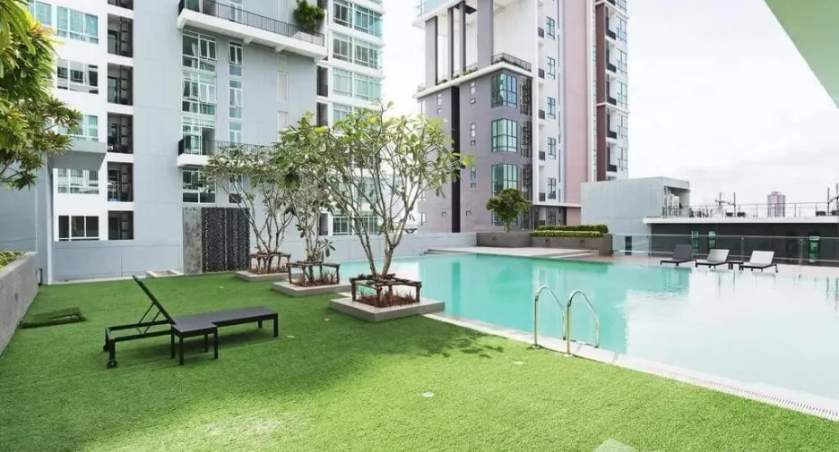 Condo en venta y en alquiler de estudio en Bang Na, Bangkok