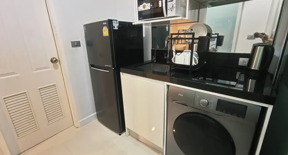 Condo en venta y en alquiler de estudio en Bang Na, Bangkok