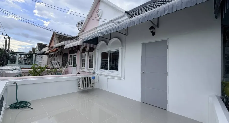 For rent 3 ベッドルーム townhouse in Phra Khanong, Bangkok
