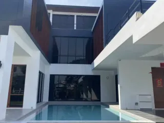 Haus zum Kauf und zur Miete mit 5 Zimmer in Phra Khanong, Bangkok