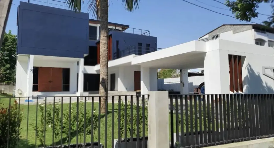 Haus zum Kauf und zur Miete mit 5 Zimmer in Phra Khanong, Bangkok