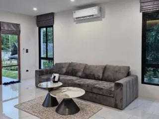 Haus zum Kauf und zur Miete mit 5 Zimmer in Phra Khanong, Bangkok