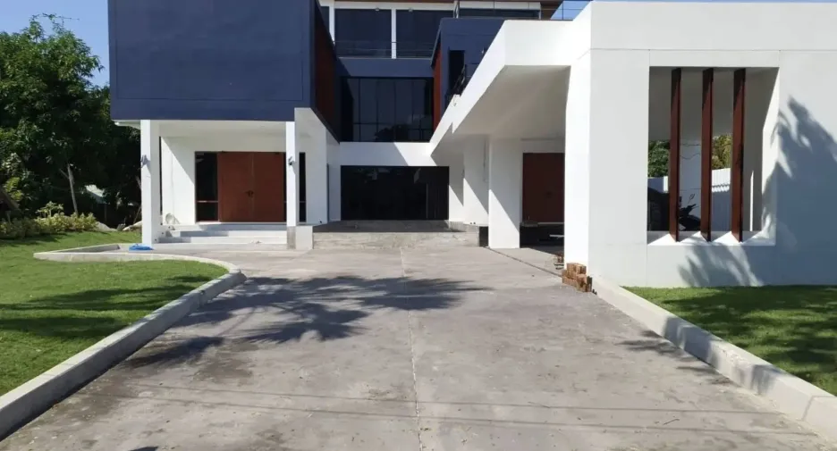 Haus zum Kauf und zur Miete mit 5 Zimmer in Phra Khanong, Bangkok