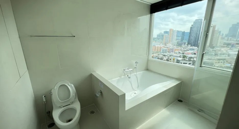 For rent 2 bedrooms condo in Khlong Toei, Bangkok