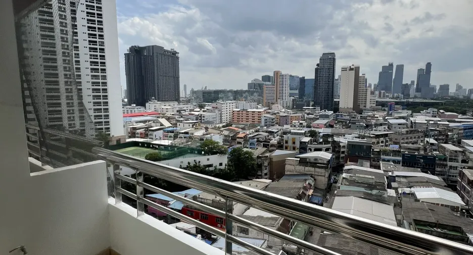 For rent 2 bedrooms condo in Khlong Toei, Bangkok