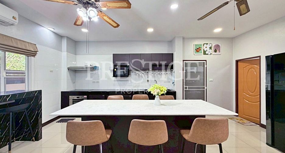 Casa en alquiler de 6 habitaciones en Bang Lamung, Chonburi