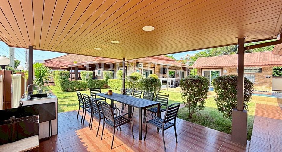 Casa en alquiler de 6 habitaciones en Bang Lamung, Chonburi