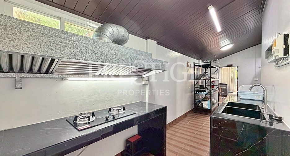 Casa en alquiler de 6 habitaciones en Bang Lamung, Chonburi