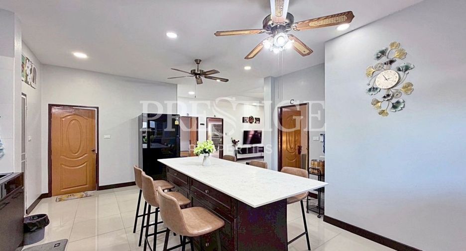 Casa en alquiler de 6 habitaciones en Bang Lamung, Chonburi