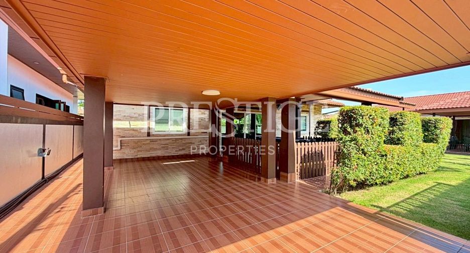 Casa en alquiler de 6 habitaciones en Bang Lamung, Chonburi