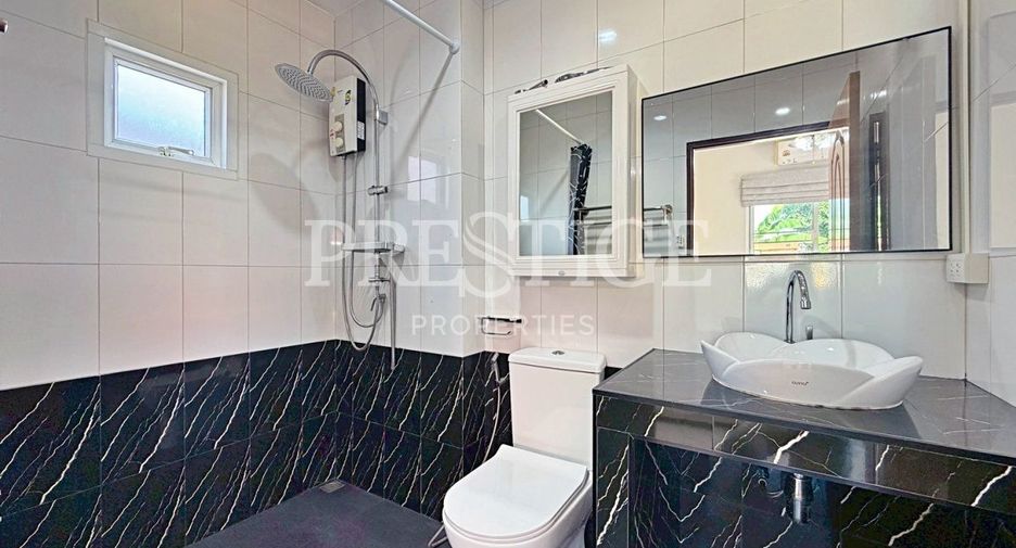 Casa en alquiler de 6 habitaciones en Bang Lamung, Chonburi