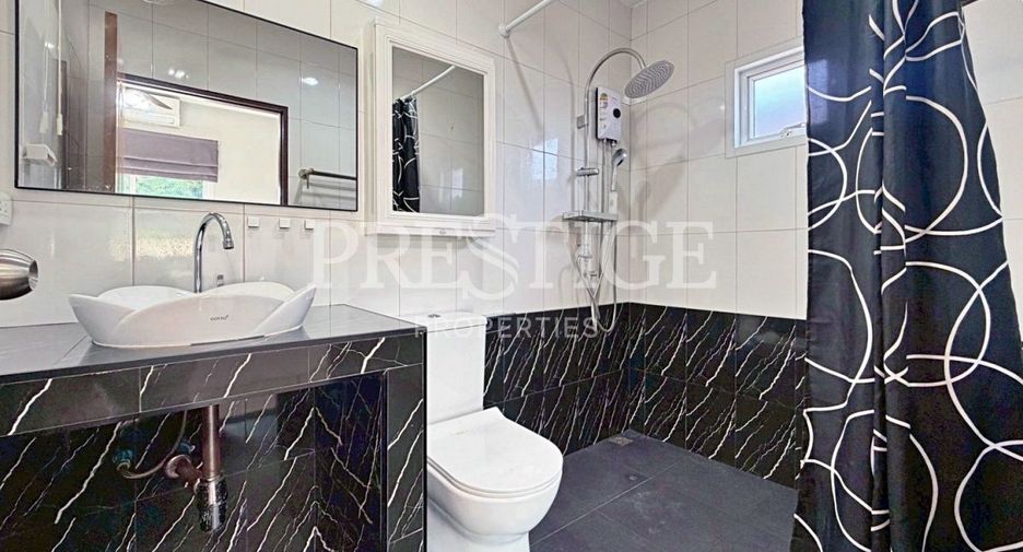 Casa en alquiler de 6 habitaciones en Bang Lamung, Chonburi