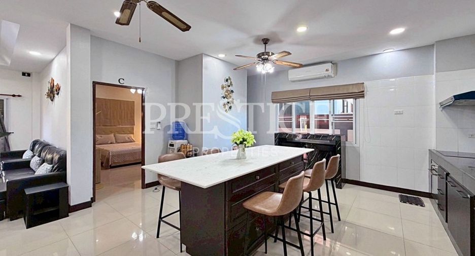 Casa en alquiler de 6 habitaciones en Bang Lamung, Chonburi