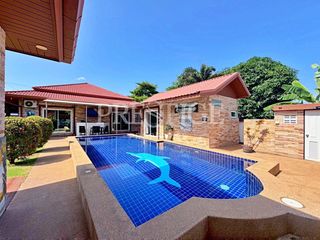 Casa en alquiler de 6 habitaciones en Bang Lamung, Chonburi