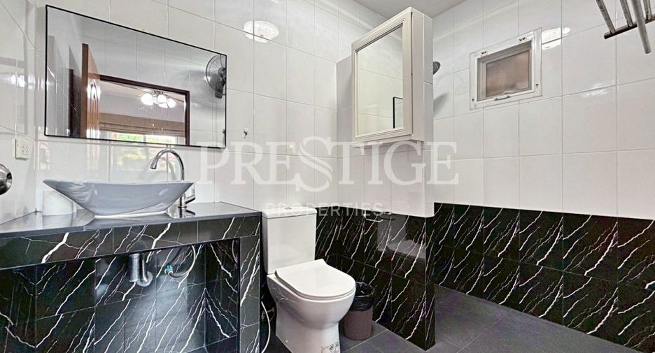 Casa en alquiler de 6 habitaciones en Bang Lamung, Chonburi