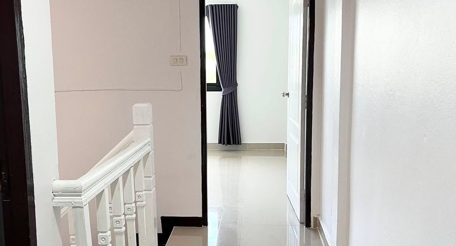 For rent 4 bedrooms townhouse in Bang Khen, Bangkok