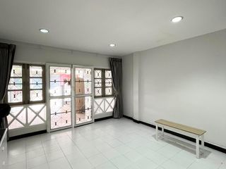 For rent 4 bedrooms townhouse in Bang Khen, Bangkok