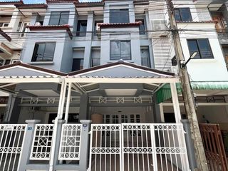 For rent 4 bedrooms townhouse in Bang Khen, Bangkok