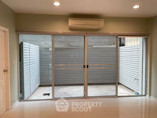 For rent 2 bedrooms townhouse in Suan Luang, Bangkok