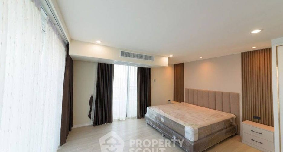 For rent 3 ベッドルーム condo in Khlong Toei, Bangkok
