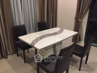 Casa en alquiler de 4 habitaciones en Bang Kapi, Bangkok