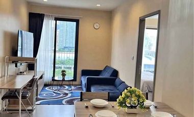 Condo en alquiler de 2 habitaciones en Huai Khwang, Bangkok