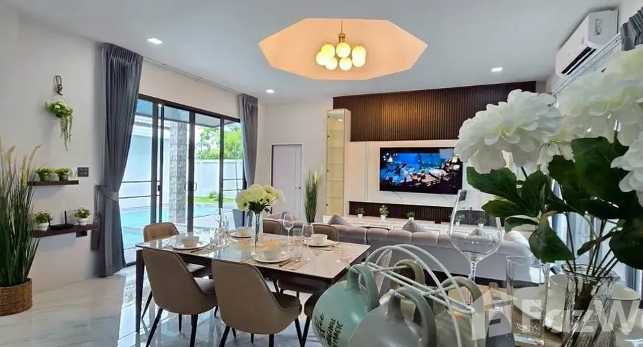 For rent 4 bedrooms villa in Bang Lamung, Chonburi