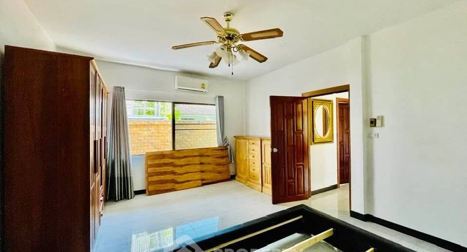 For rent 3 bedrooms villa in Bang Lamung, Chonburi