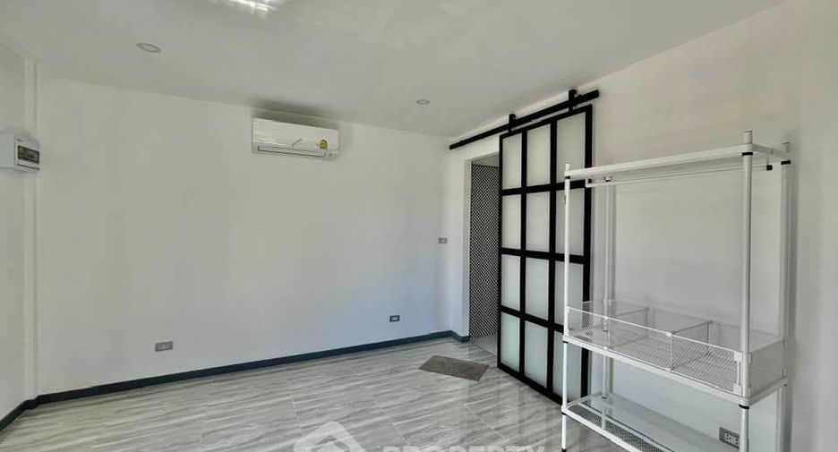 For rent 3 bedrooms villa in Bang Lamung, Chonburi