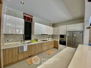 À louer 4 chambres villa à Bang Lamung, Chonburi