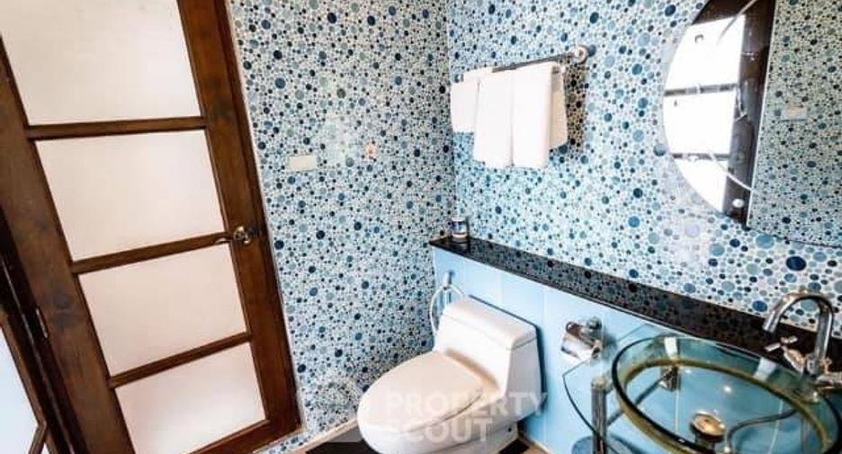 Haus zur Miete mit 5 Zimmer in Bang Lamung, Chonburi