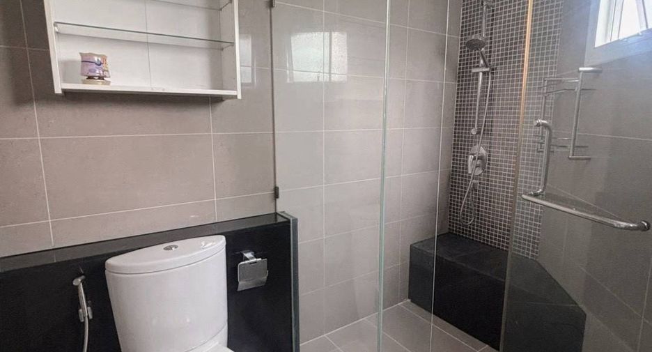 For rent 2 bedrooms condo in Huai Khwang, Bangkok