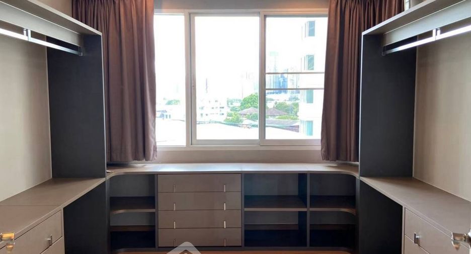 For rent 2 bedrooms condo in Huai Khwang, Bangkok