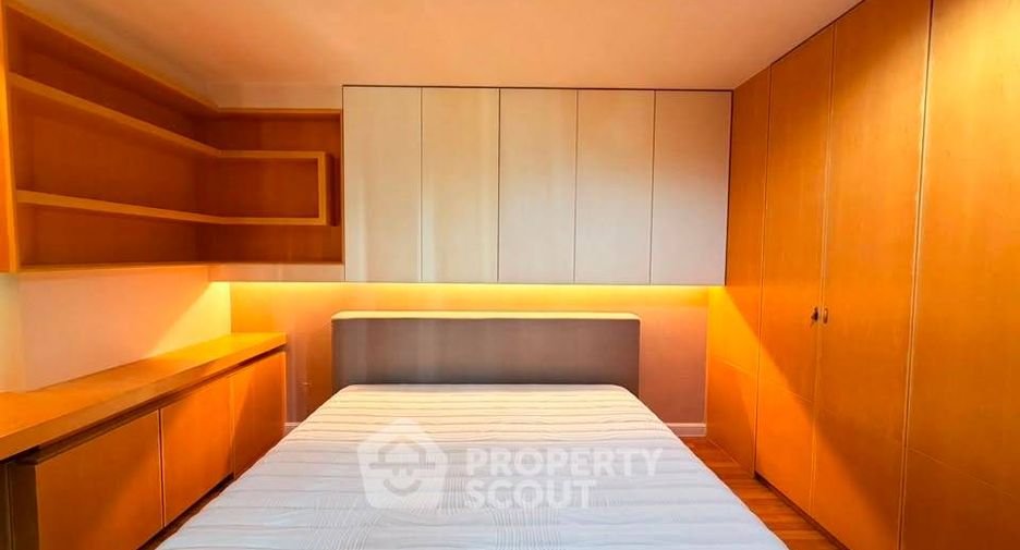 For rent 2 bedrooms condo in Huai Khwang, Bangkok
