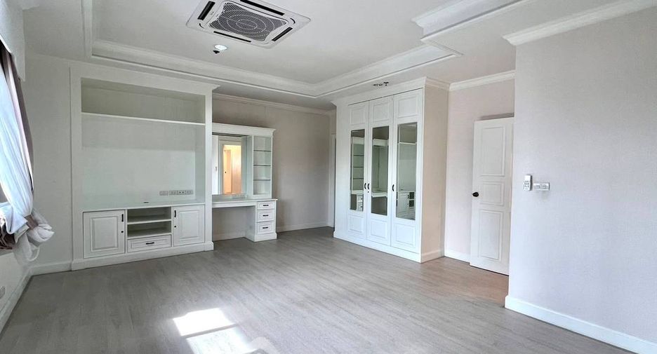 Apartamento en alquiler de 4 habitaciones en Watthana, Bangkok
