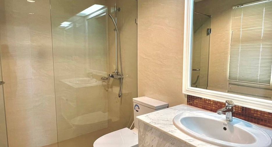Apartamento en alquiler de 4 habitaciones en Watthana, Bangkok