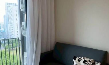 For rent 2 bedrooms condo in Huai Khwang, Bangkok