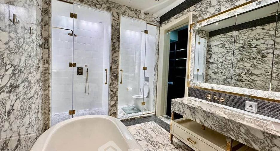 For rent 4 ベッドルーム condo in Sathon, Bangkok