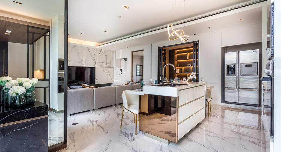 For sale 3 bedrooms condo in Khlong Toei, Bangkok