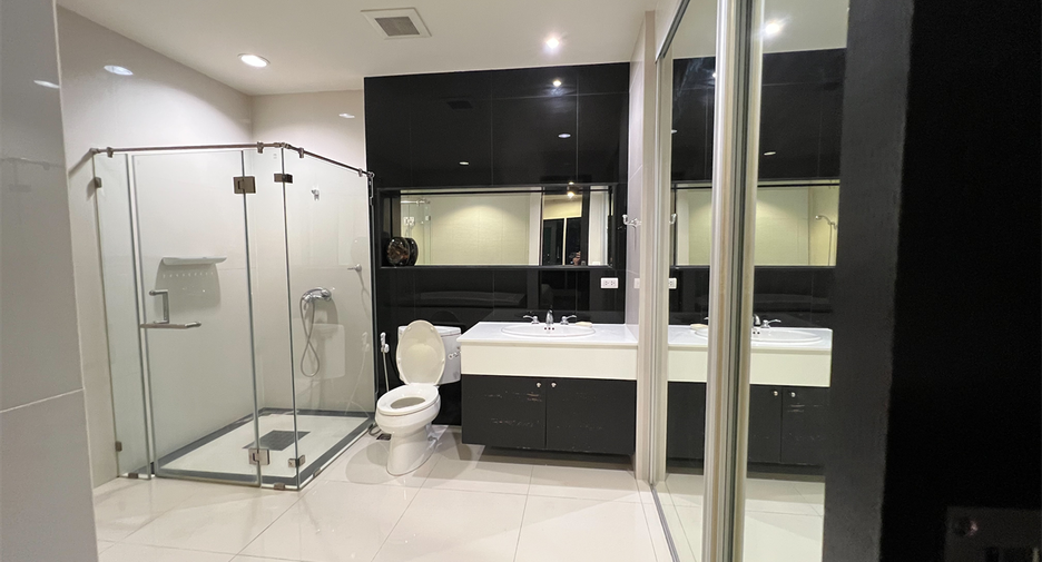 For rent 1 bed condo in Pathum Wan, Bangkok