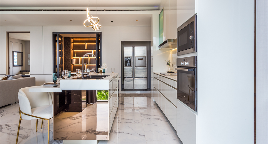 For rent 3 bedrooms condo in Khlong Toei, Bangkok