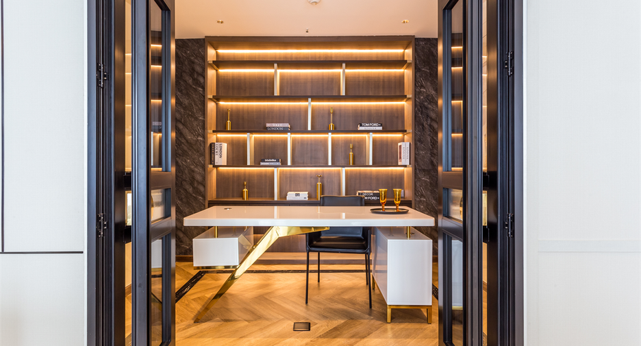 For rent 3 bedrooms condo in Khlong Toei, Bangkok
