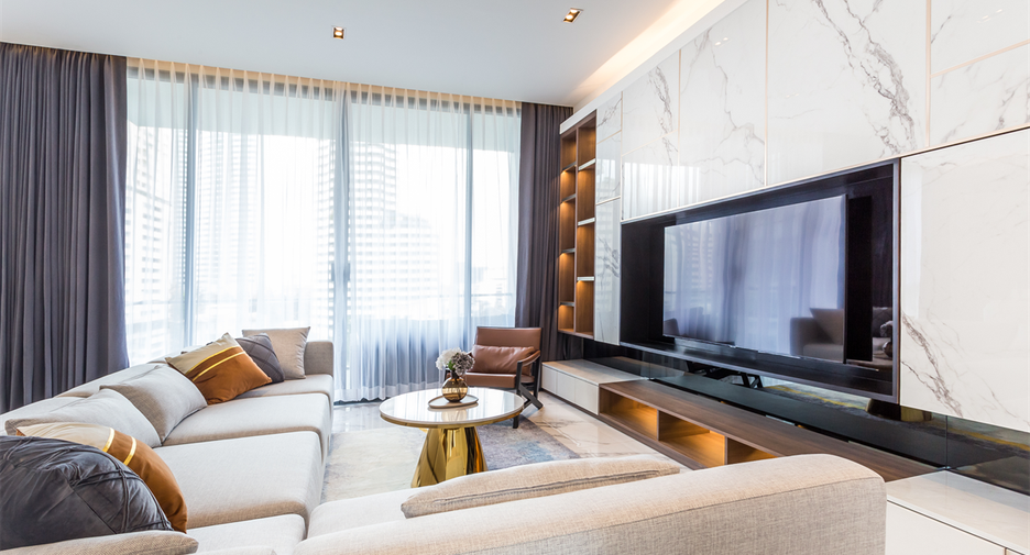 For rent 3 bedrooms condo in Khlong Toei, Bangkok