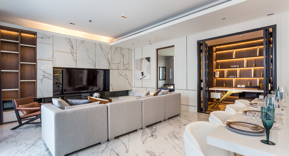 For rent 3 bedrooms condo in Khlong Toei, Bangkok