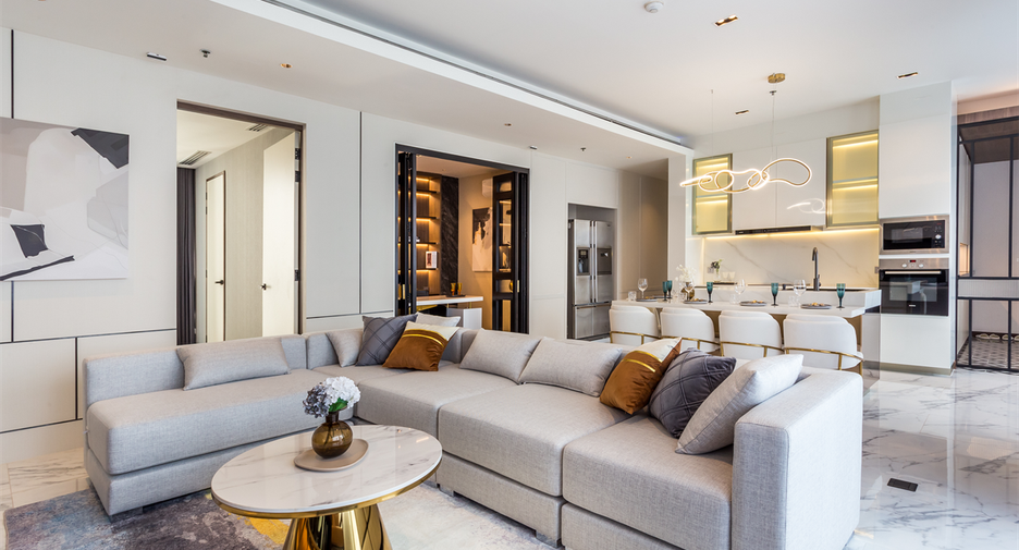 For rent 3 bedrooms condo in Khlong Toei, Bangkok