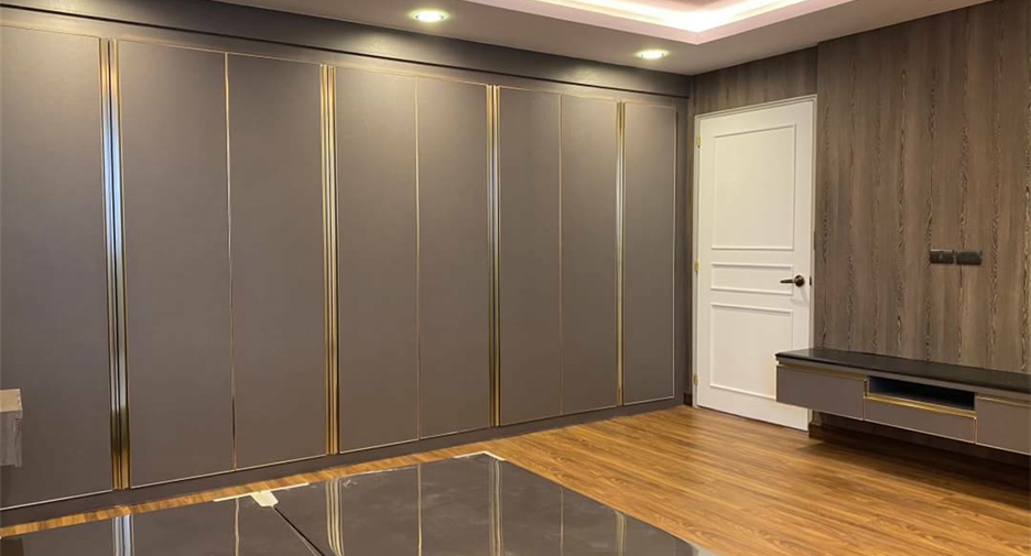 For rent 3 bedrooms condo in Khlong Toei, Bangkok