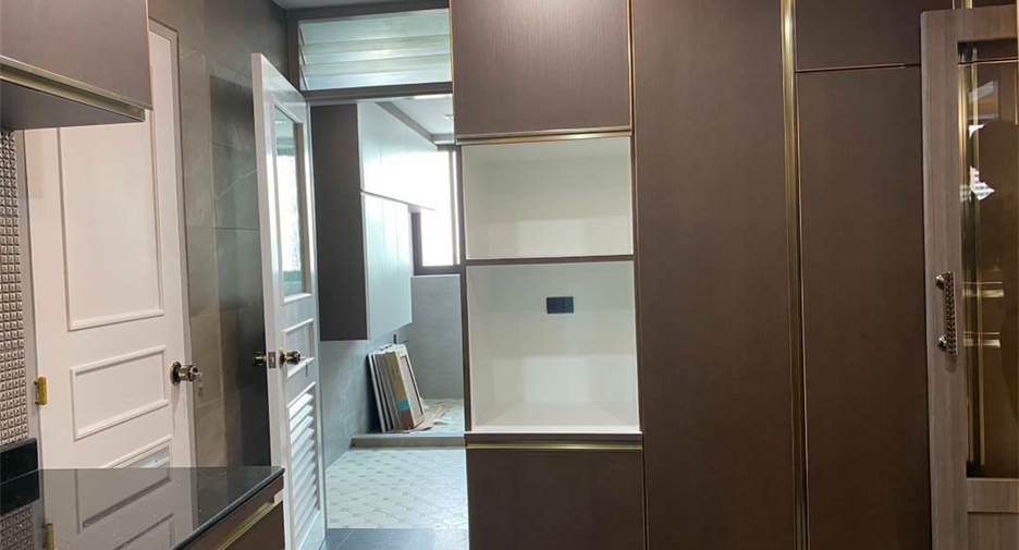 For rent 3 bedrooms condo in Khlong Toei, Bangkok