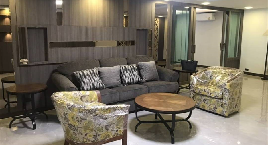 For rent 3 bedrooms condo in Khlong Toei, Bangkok