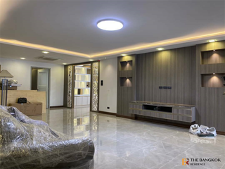 For rent 3 bedrooms condo in Khlong Toei, Bangkok